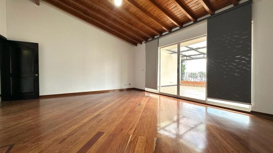 Casa de 5 alcobas en venta en La Calera, Medellín, 430 m² · foto 15 de 24