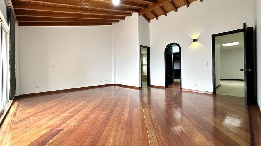 Casa de 5 alcobas en venta en La Calera, Medellín, 430 m² · foto 16 de 24