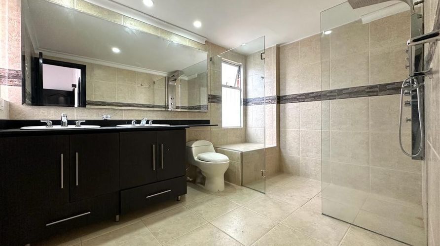 Casa de 5 alcobas en venta en La Calera, Medellín, 430 m² · foto 19 de 24