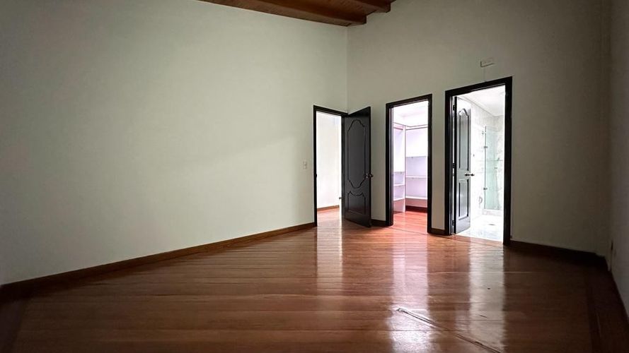 Casa de 5 alcobas en venta en La Calera, Medellín, 430 m² · foto 20 de 24
