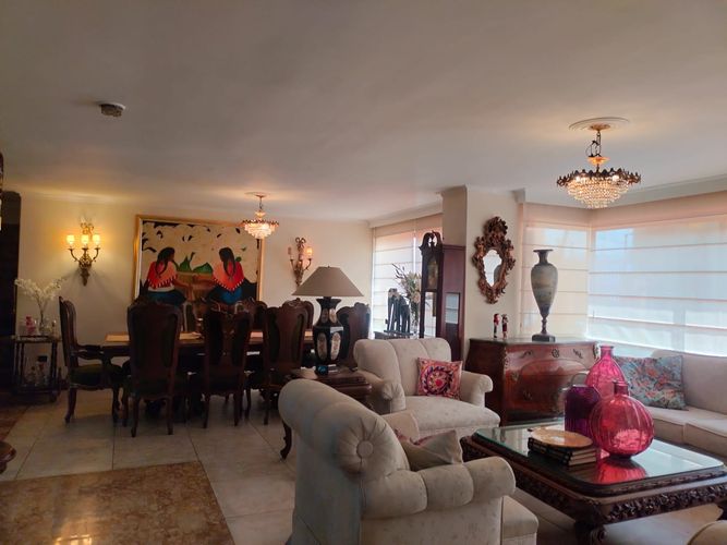 Apartamento de 3 alcobas en venta en El Poblado, Medellín, 208 m² · foto 5 de 17