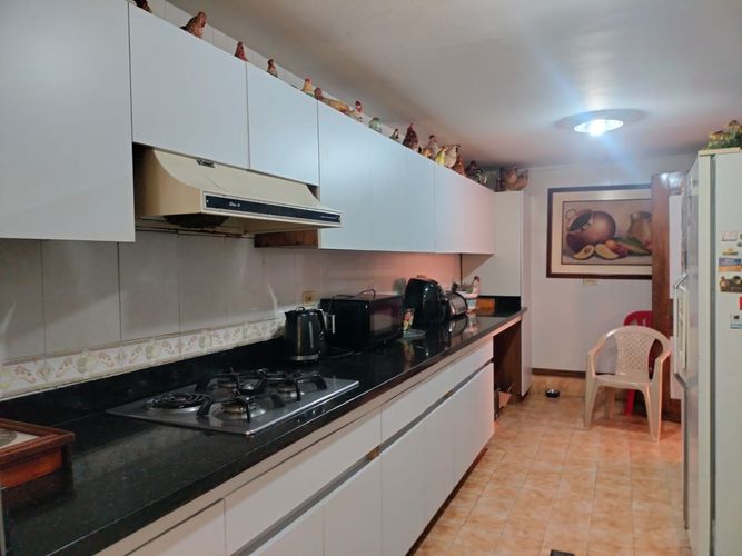 Apartamento de 3 alcobas en venta en El Poblado, Medellín, 208 m² · foto 7 de 17