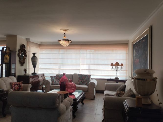Apartamento de 3 alcobas en venta en El Poblado, Medellín, 208 m² · foto 2 de 17
