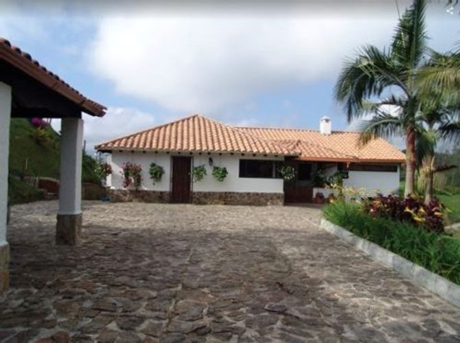 Finca en venta en San Miguel, La Ceja, 300 m² · foto 3 de 18