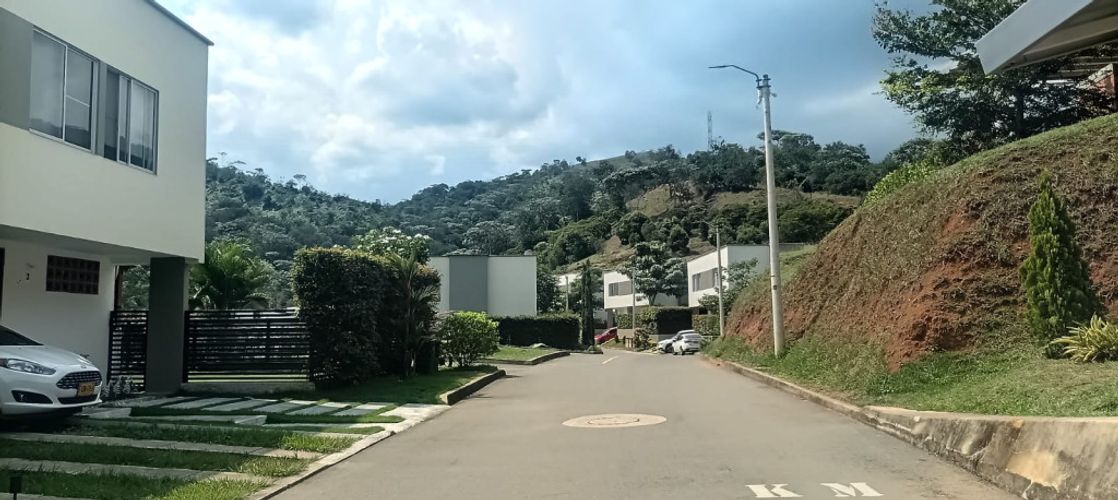 Casa de 3 alcobas en venta en Alfaguara, Jamundí, 106 m² · foto 3 de 24