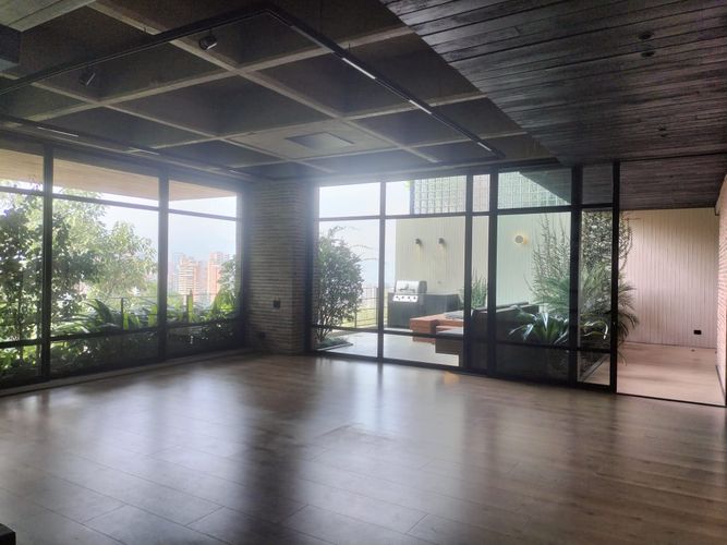 Apartamento de 2 alcobas en venta en Altos Del Poblado, Medellín, 290 m² · foto 2 de 20