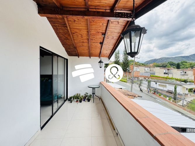 Edificio en venta en Cabecera San Antonio De Prado, Medellín, 262 m² · foto 2 de 24