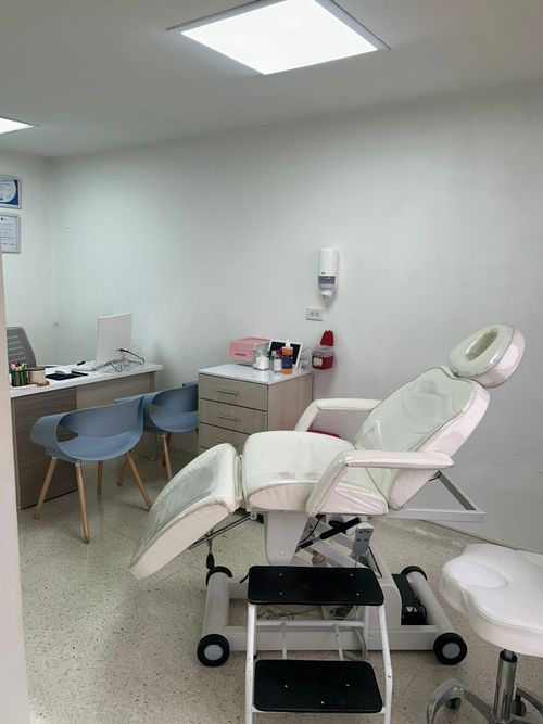 Consultorio en venta en El Piloto, Cali, 37 m² · foto 2 de 9
