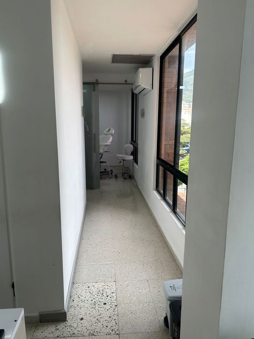 Consultorio en venta en El Piloto, Cali, 37 m² · foto 8 de 9