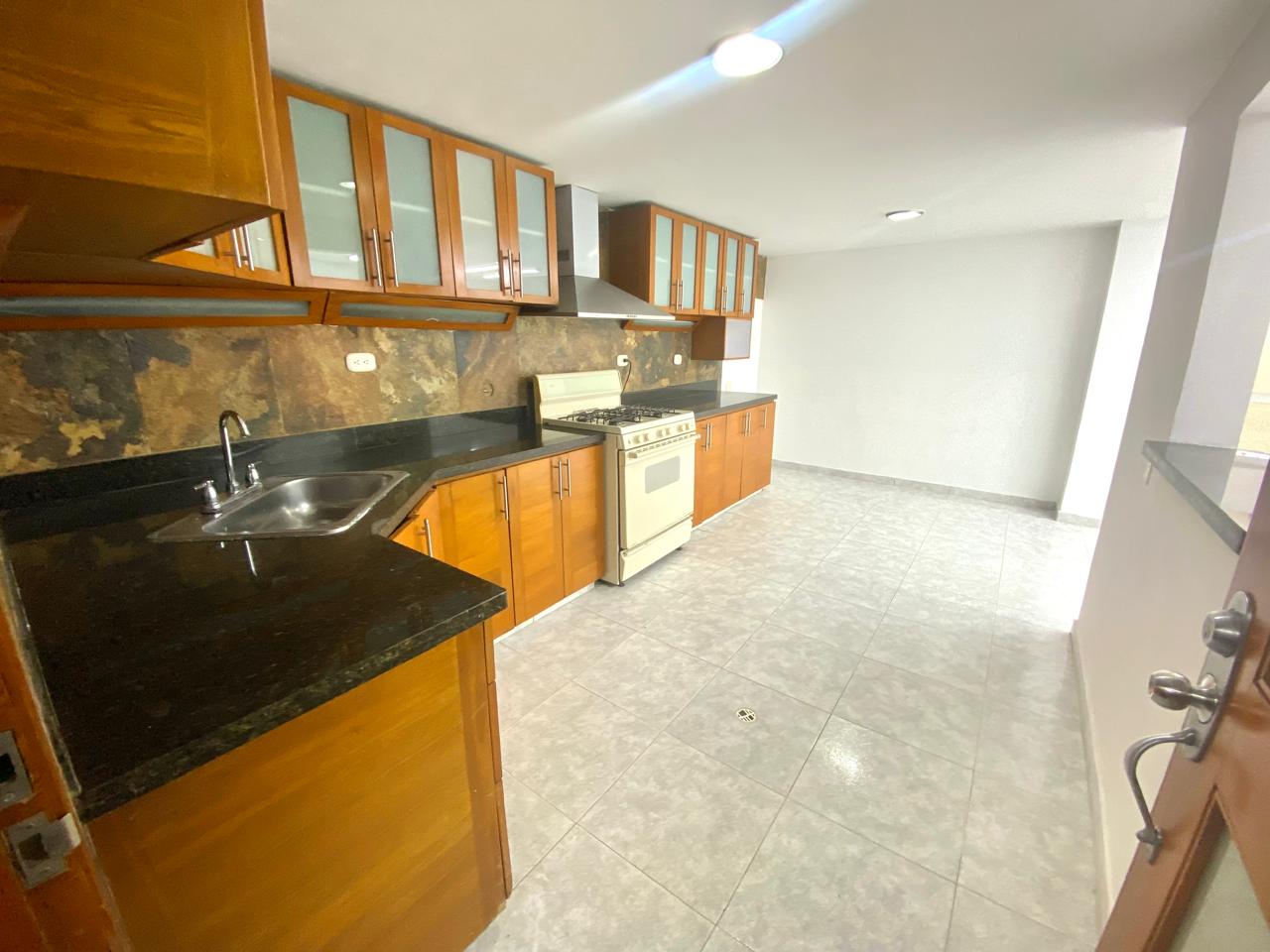 Casa en venta en Polo Club, Bogotá · foto 8 de 24