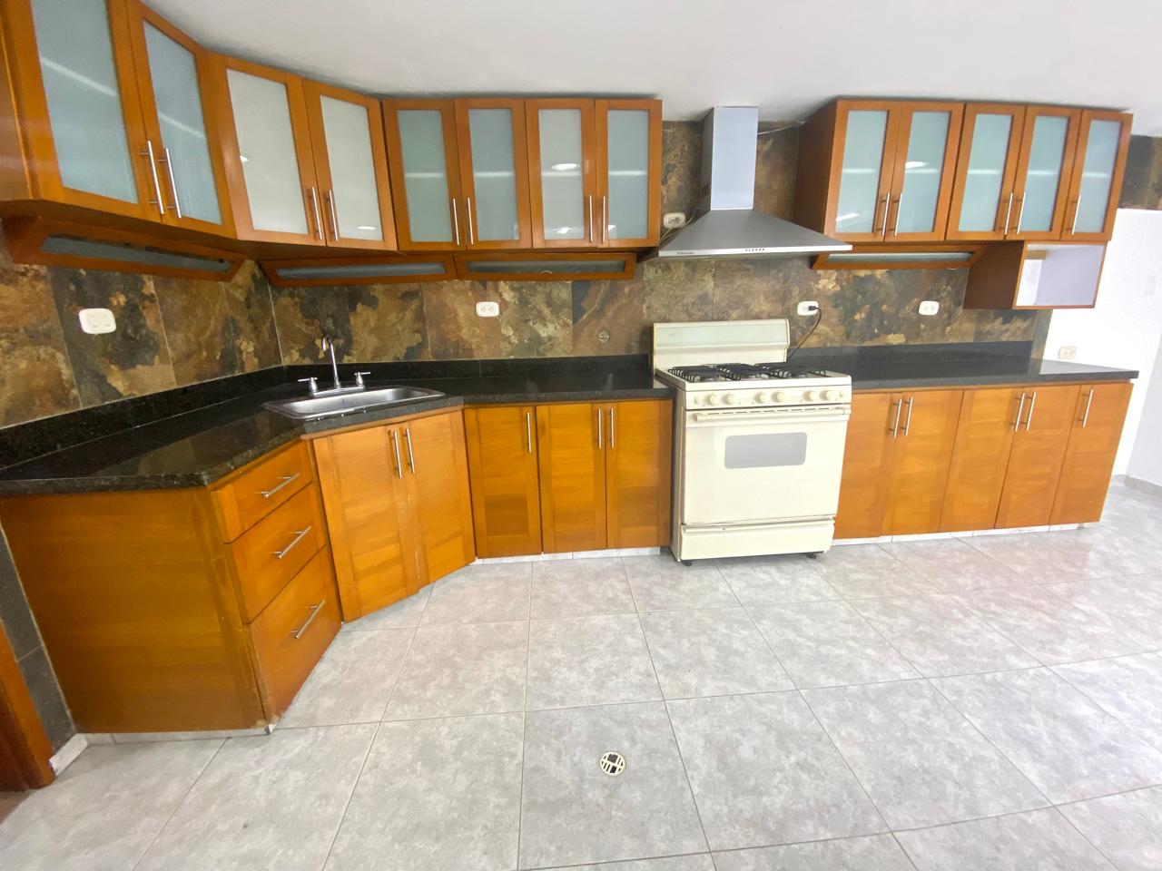 Casa en venta en Polo Club, Bogotá · foto 10 de 24