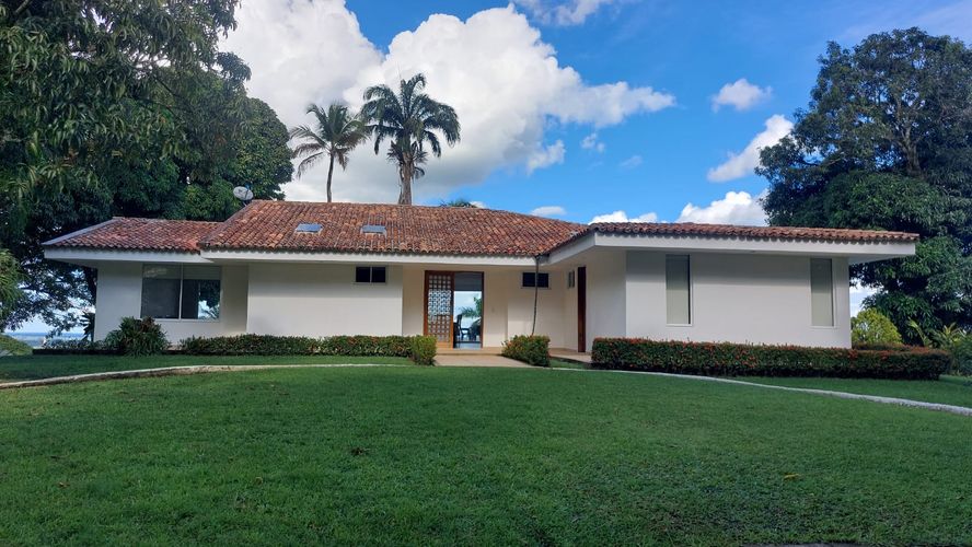 Casa de 3 alcobas en venta en Puente Amarillo, Villavicencio, 455 m² · foto 2 de 24