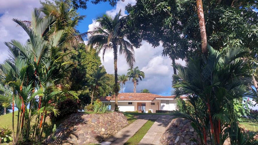 Casa de 3 alcobas en venta en Puente Amarillo, Villavicencio, 455 m² · foto 3 de 24