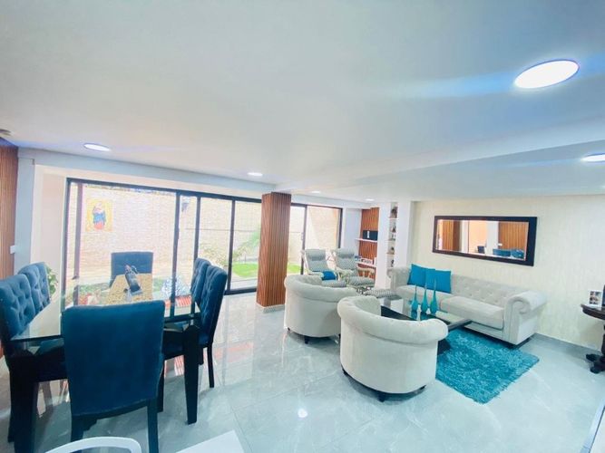 Casa de 3 alcobas en venta en Suramerica, La Estrella, 240 m² · foto 2 de 17