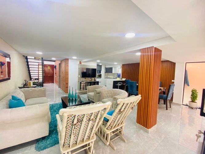 Casa de 3 alcobas en venta en Suramerica, La Estrella, 240 m² · foto 3 de 17