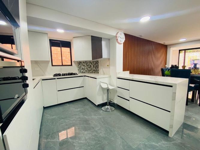 Casa de 3 alcobas en venta en Suramerica, La Estrella, 240 m² · foto 4 de 17