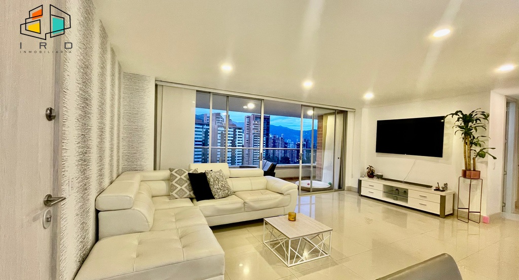 Apartamento en arriendo en El Tesoro, Medellín · foto 2 de 24