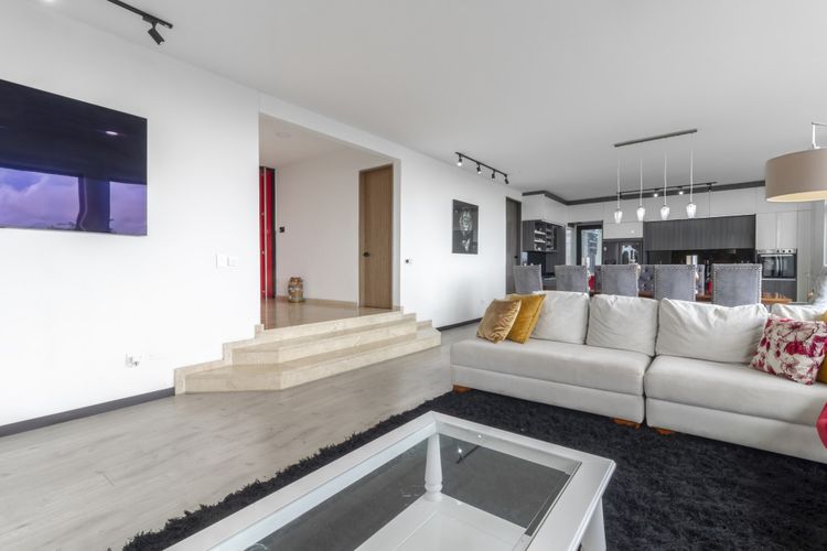 Casa de 5 alcobas en venta en Yerbabuena, Sopó, 305 m² · foto 6 de 20