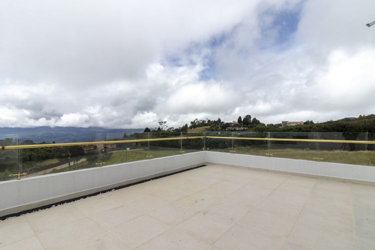 Casa de 5 alcobas en venta en Yerbabuena, Sopó, 305 m² · foto 13 de 20