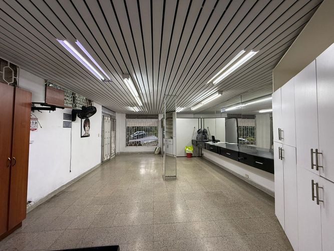 Local en arriendo en Laureles, Medellín, 40 m² · foto 2 de 4