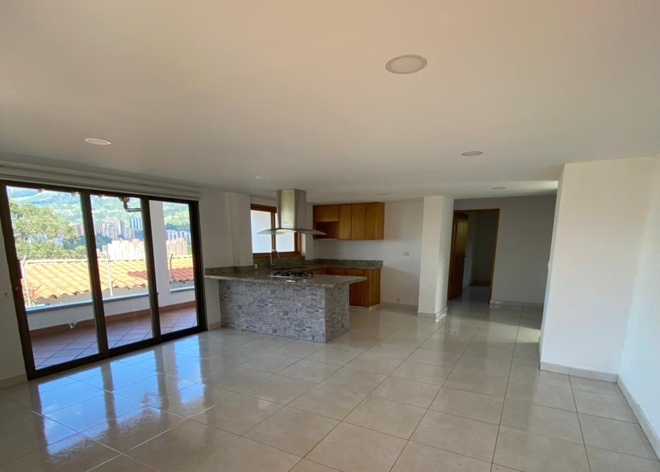 3BR House in Camino Verde (300 m²) - 3