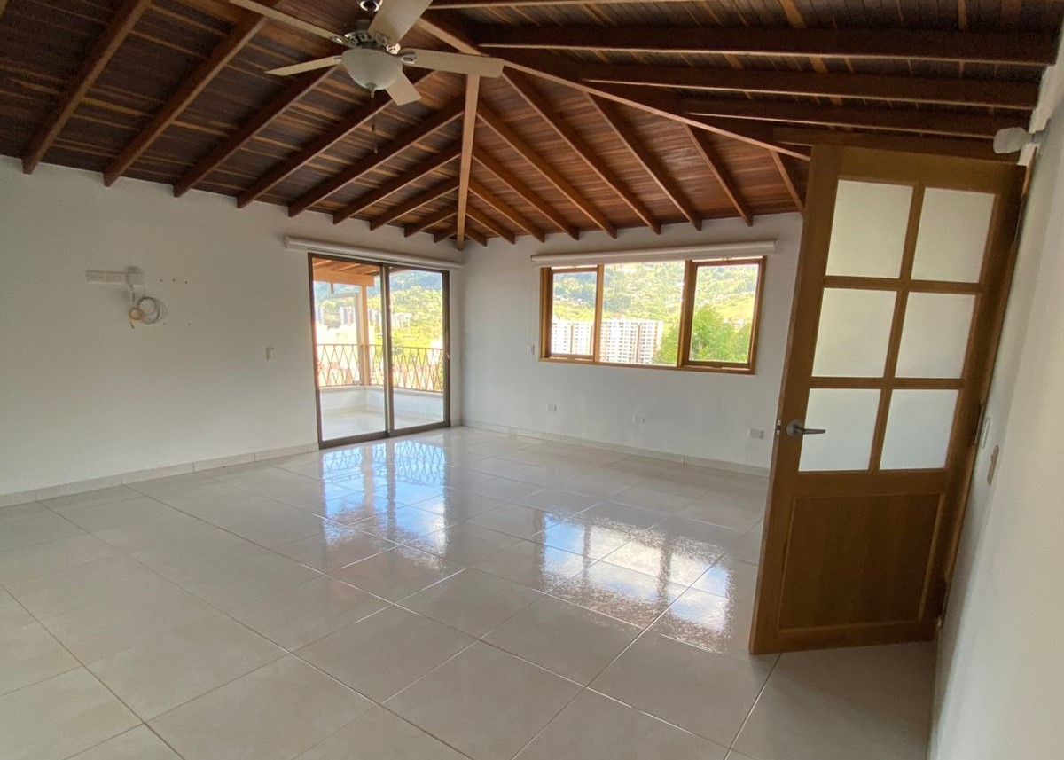 3BR House in Camino Verde (300 m²) - 2
