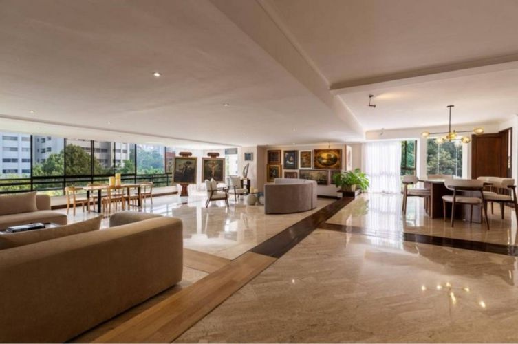 Apartamento de 3 alcobas en venta en San Lucas, Medellín, 420 m² · foto 2 de 24