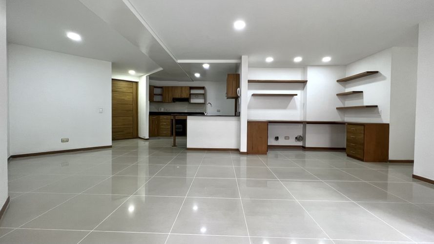 Apartamento de 3 alcobas en venta en Las Lomitas, Sabaneta, 110 m² · foto 2 de 23