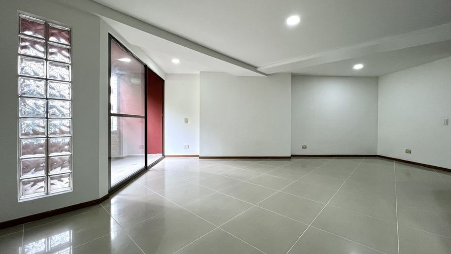 Apartamento de 3 alcobas en venta en Las Lomitas, Sabaneta, 110 m² · foto 8 de 23
