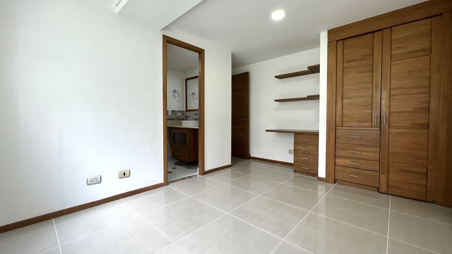 Apartamento de 3 alcobas en venta en Las Lomitas, Sabaneta, 110 m² · foto 13 de 23