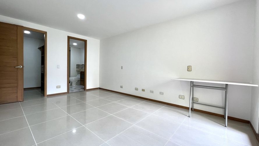 Apartamento de 3 alcobas en venta en Las Lomitas, Sabaneta, 110 m² · foto 19 de 23