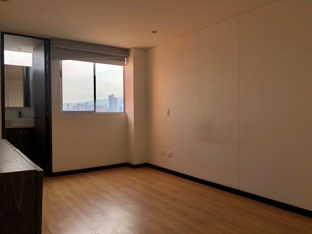 Apartamento en venta en Loma Del Esmeraldal, Envigado · foto 10 de 23