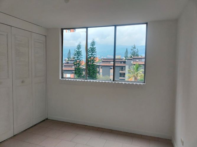 Apartamento de 3 alcobas en arriendo en Villa Santa Teresa, Envigado, 120 m² · foto 2 de 15