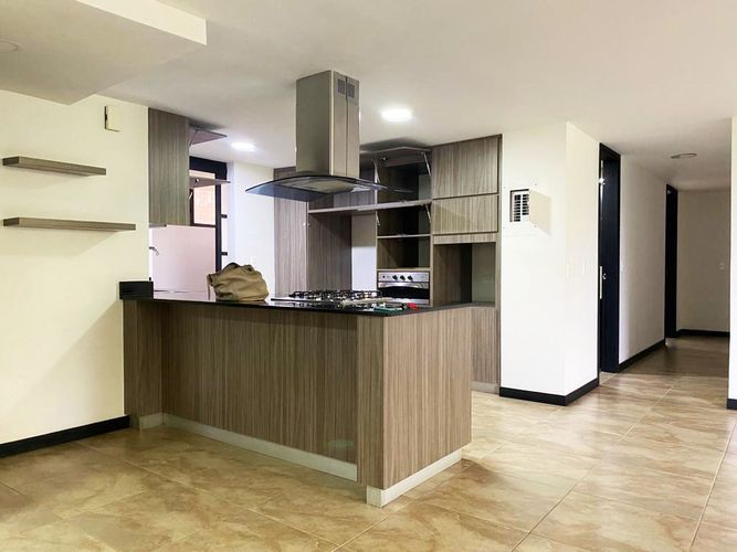 Apartamento de 4 alcobas en venta en El Poblado, Medellín, 165 m² · foto 7 de 18