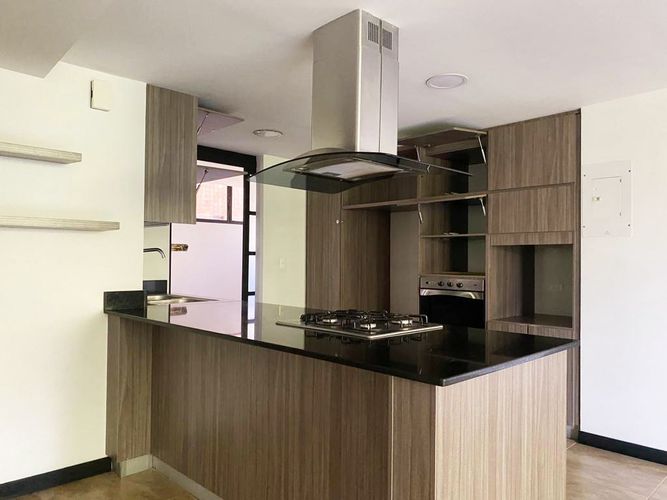 Apartamento de 4 alcobas en venta en El Poblado, Medellín, 165 m² · foto 8 de 18