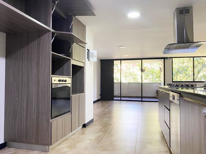 Apartamento de 4 alcobas en venta en El Poblado, Medellín, 165 m² · foto 3 de 18
