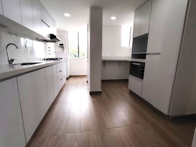 Apartamento de 3 alcobas en arriendo en El Poblado, Medellín, 75 m² · foto 4 de 12