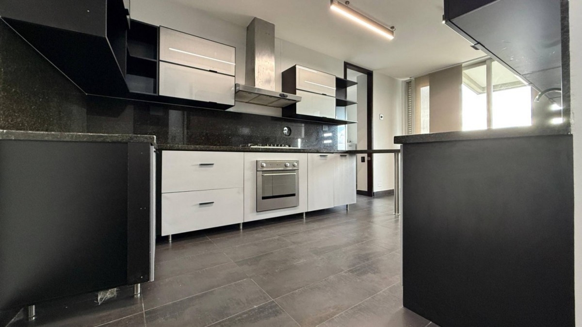 Apartamento en venta en El Poblado, Medellín · foto 2 de 24