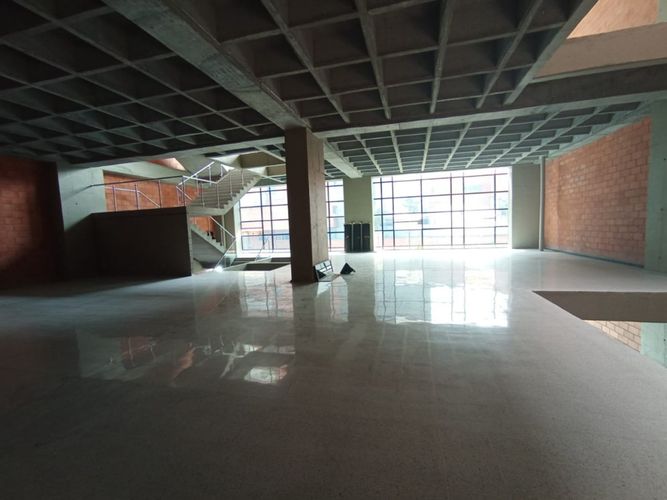 Edificio en arriendo en Perpetuo Socorro, Medellín, 3000 m² · foto 4 de 20