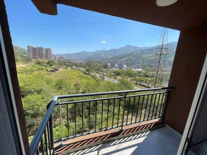 Apartamento de 2 alcobas en venta en Niquia, Bello, 57 m² · foto 2 de 16