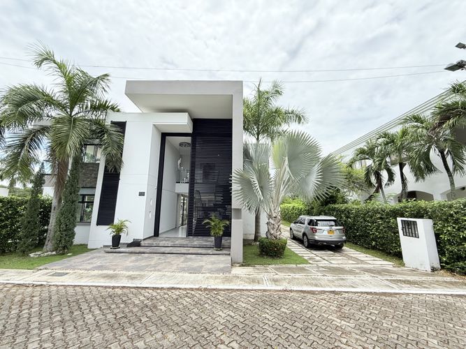 Casa de 5 alcobas en venta en Girardot, Girardot, 700 m² · foto 4 de 24