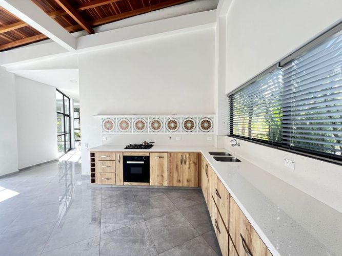 Casa de 4 alcobas en venta en La Ceja, 220 m² · foto 9 de 24