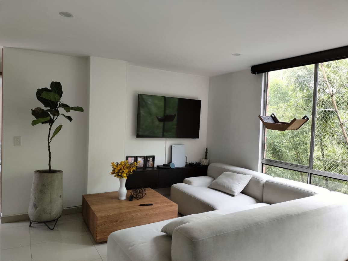 Apartamento en venta en El Poblado, Medellín · foto 2 de 18