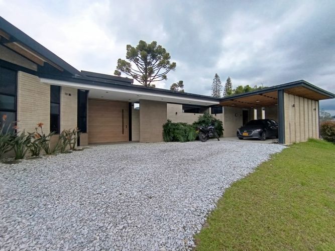 Casa de 5 alcobas en venta en El Tambo, La Ceja, 400 m² · foto 3 de 24