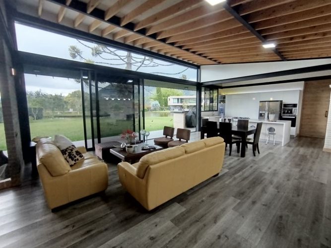 Casa de 5 alcobas en venta en El Tambo, La Ceja, 400 m² · foto 5 de 24