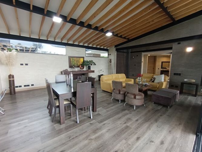 Casa de 5 alcobas en venta en El Tambo, La Ceja, 400 m² · foto 6 de 24