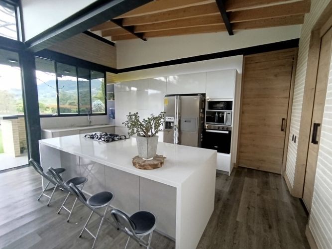 Casa de 5 alcobas en venta en El Tambo, La Ceja, 400 m² · foto 10 de 24