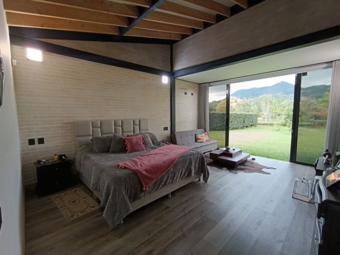 Casa de 5 alcobas en venta en El Tambo, La Ceja, 400 m² · foto 12 de 24
