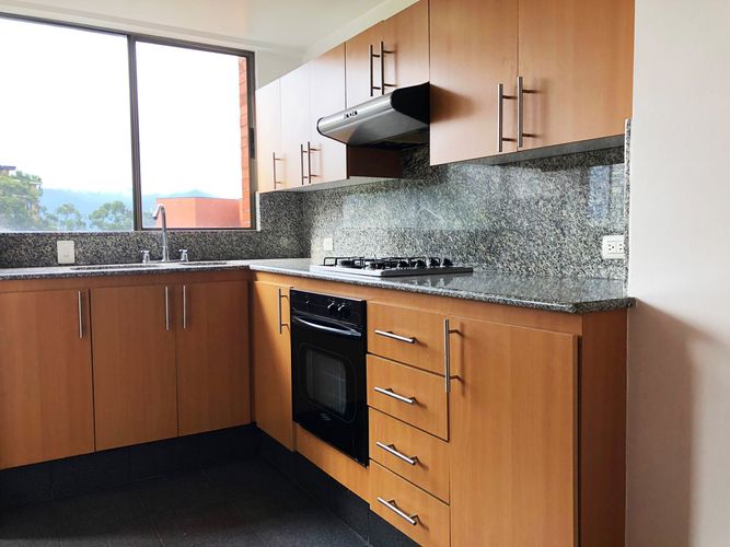 Apartamento de 3 alcobas en arriendo en El Diamante No. 2, Medellín, 150 m² · foto 4 de 16