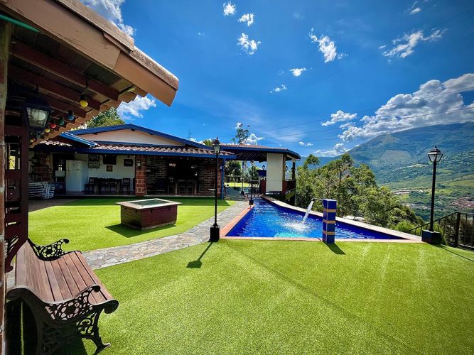 Casa de 4 alcobas en venta en Sabaneta, Copacabana, 410 m² · foto 18 de 24